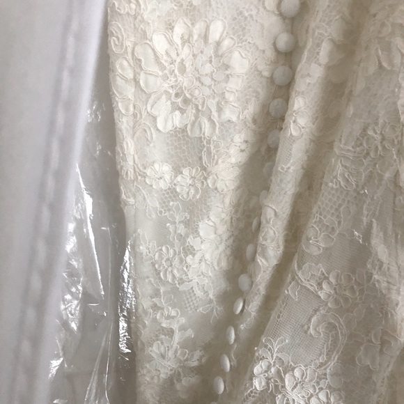 Never Worn Monique Lhuillier Wedding Gown - Picture 13 of 14